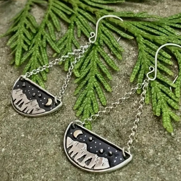 ✨New✨ Mountain view dangling earrings - Picture 2 of 3